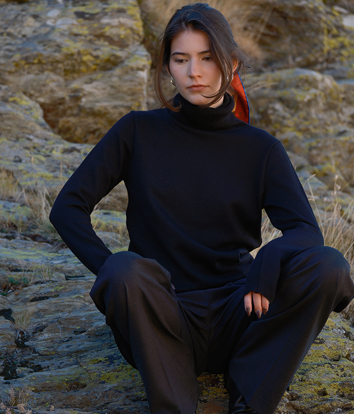 Tall Neck - deep-black